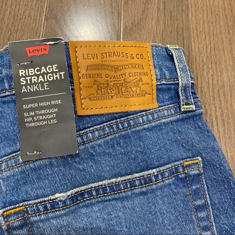 Levi’s Ribcage Straight Ankle Jeans - Picture 7 of 7